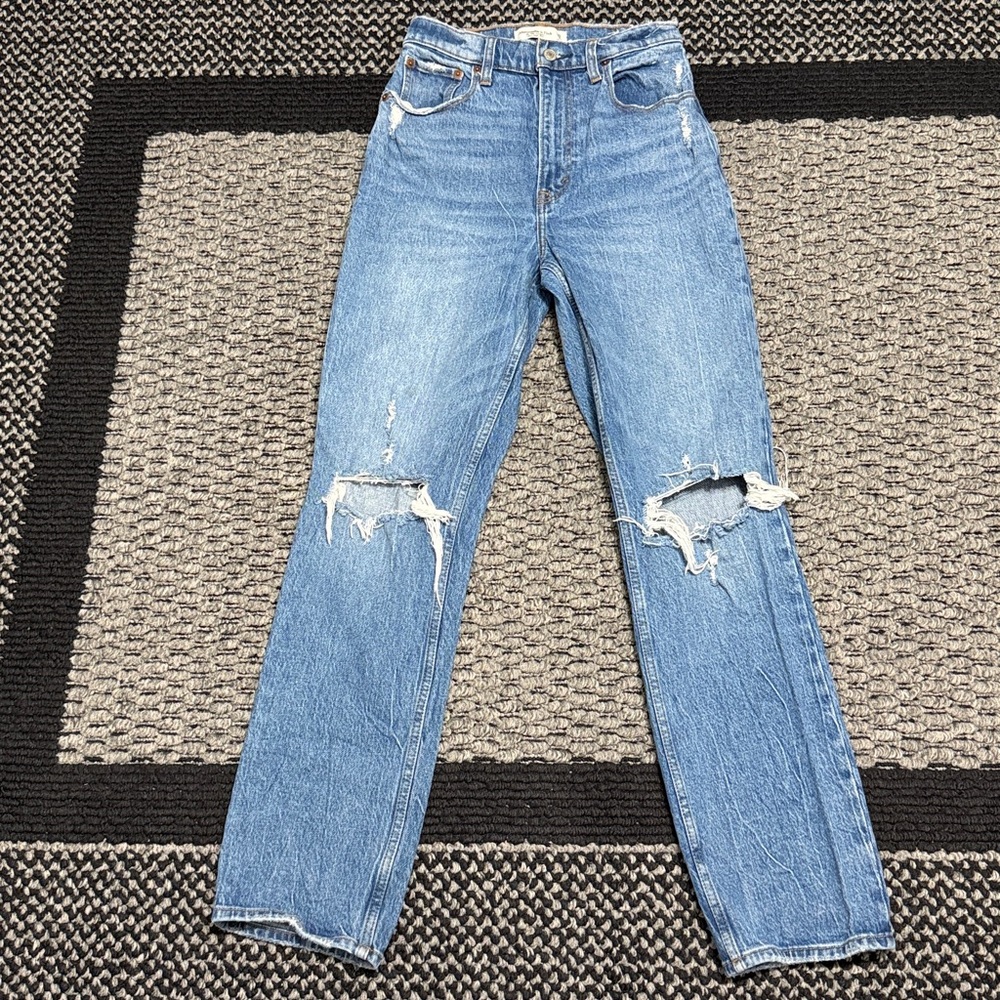 Abercrombie The 90’s Straight Ultra High Rise Jeans Curve Love Sz 26 Distressed